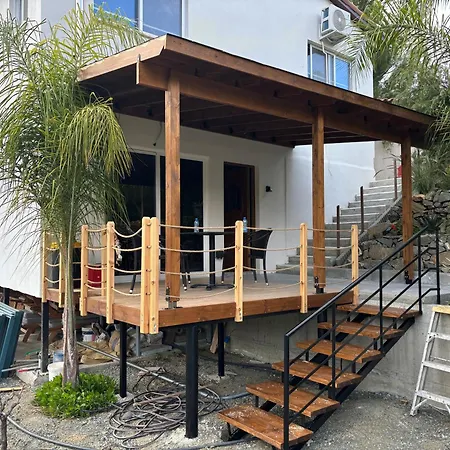 Sofros Valley Hills איוס מאמס